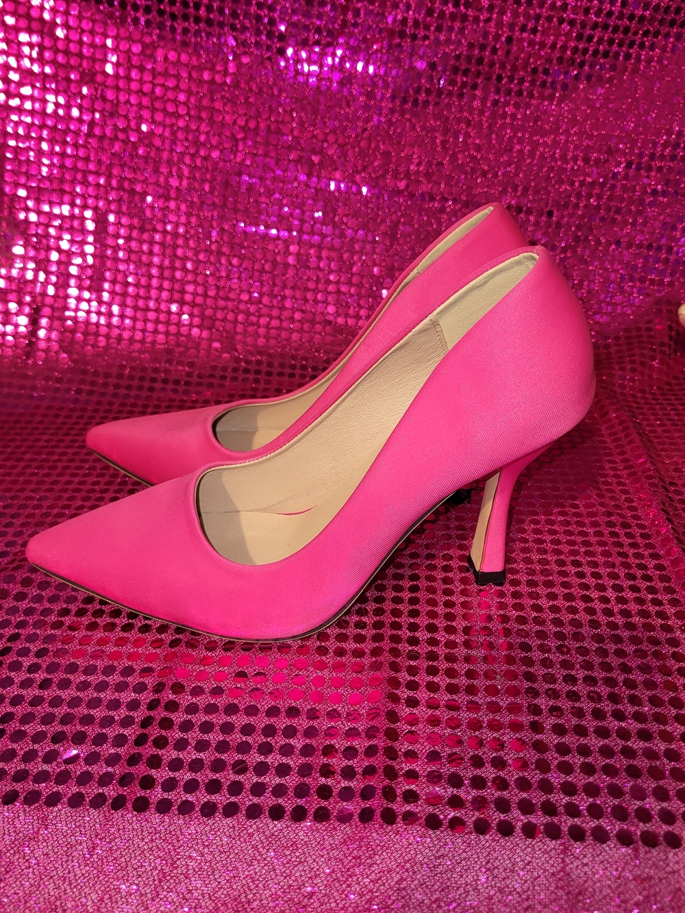 Source Unknown Bright Hot Pink Pointed-Toe Pumps - Picture 4 of 4